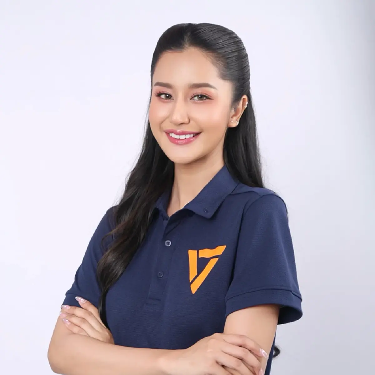 รู้แล้วเป็นใครบ้าง สาวสวมเสื้อพรรคประชาชน ให้หญิงลุยน้ำลากเรือ