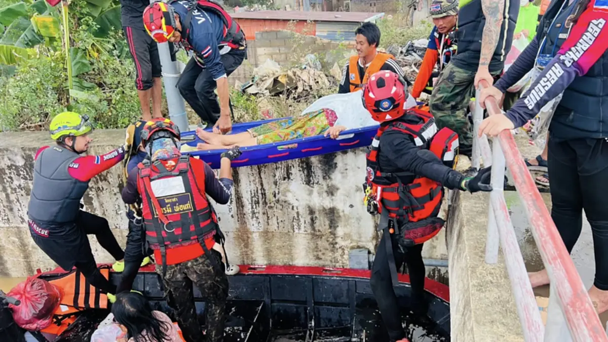 มาริโอ้–จันจิ สนับสนุนทีมอาสา ช่วยผู้ประสบภัยน้ำท่วมภาคใต้