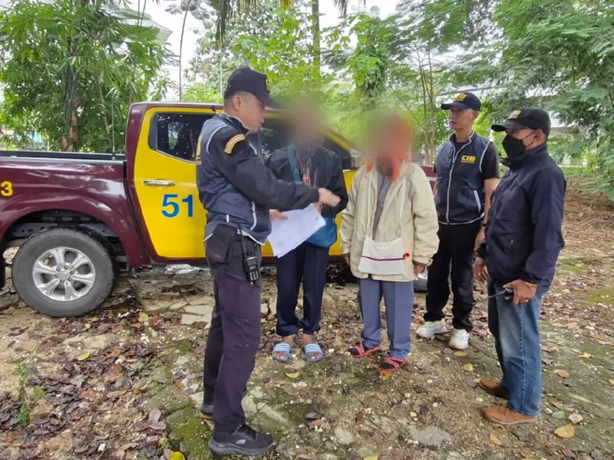 จับผัวเมียส่งยา จู่ๆ เจ้าทรงประทับร่าง ตำรวจต้องไล่ก่อนรวบ