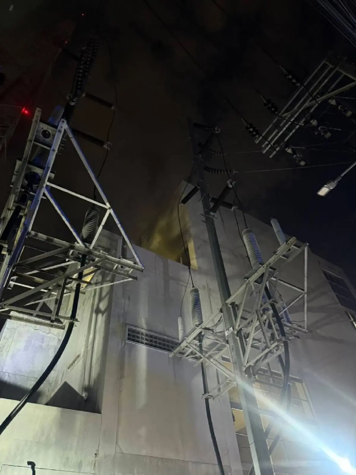 เกิดเหตุเพลิงไหม้ภายในการไฟฟ้านครหลวง สถานีย่อย ศรีครินทร์ 16