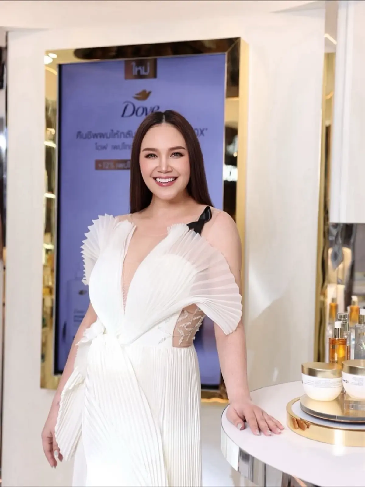  ทาทา ยัง เวอร์ชั่นนี้ละมุนมาก!  พร้อมรอยยิ้มสดใสสะกดทุกสายตา