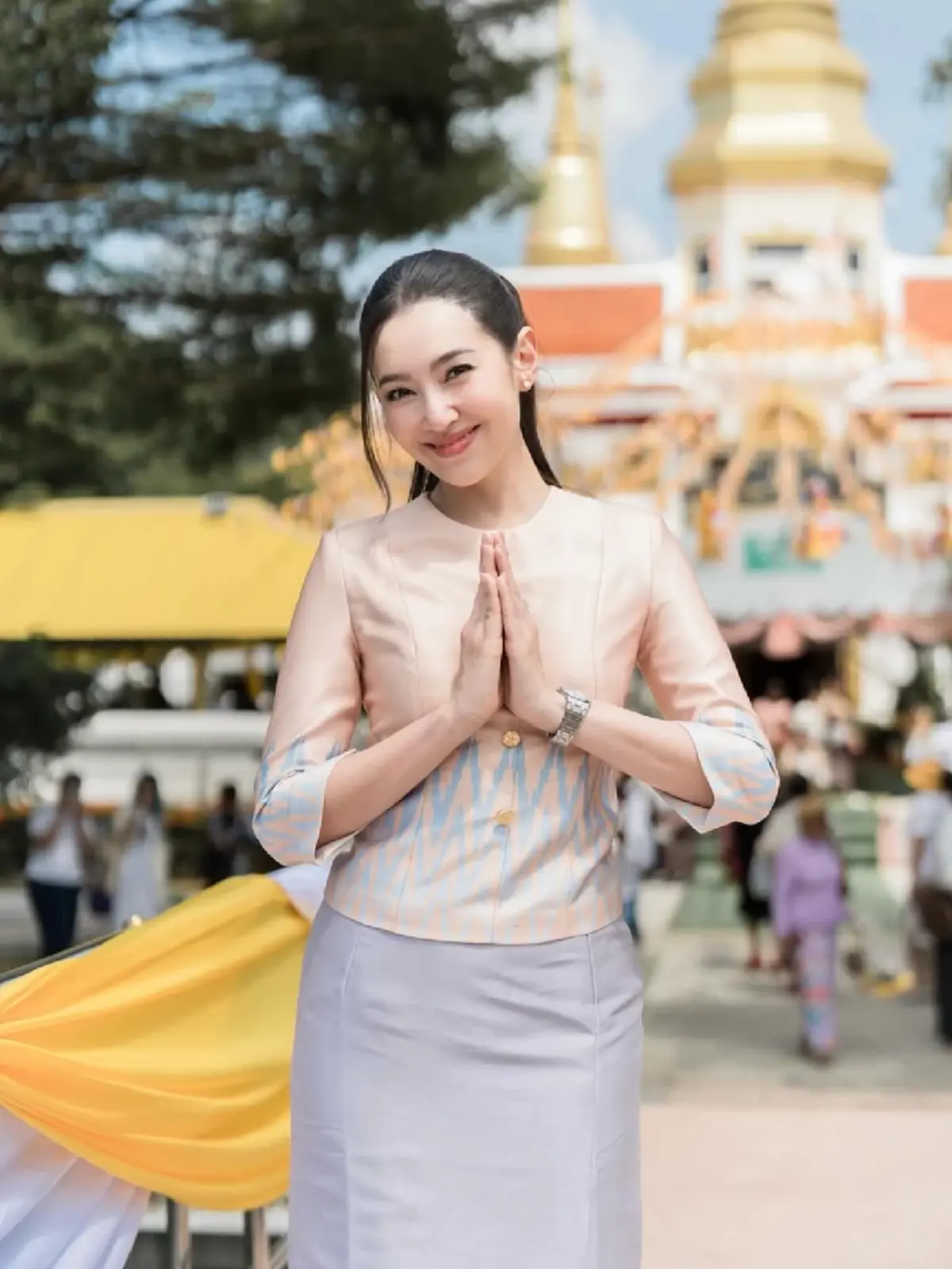 ผู้จัดการส่วนตัวเคลียร์ ทำไมต้องมีคนไหว้ 'เบลล่า' ในงานบุญ?