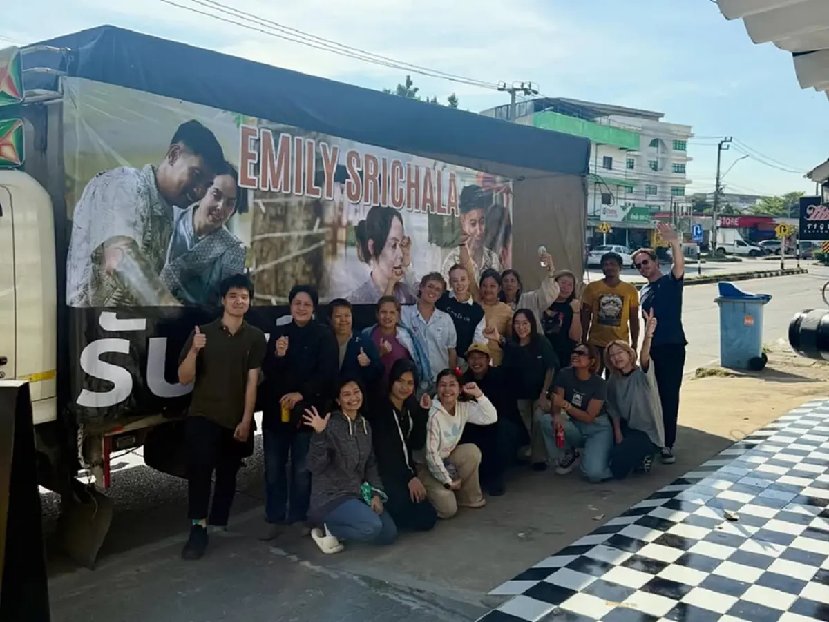  ฝรั่งหัวใจไทย ลงพื้นที่–บริจาค–อัปเดตสถานการณ์น้ำท่วม