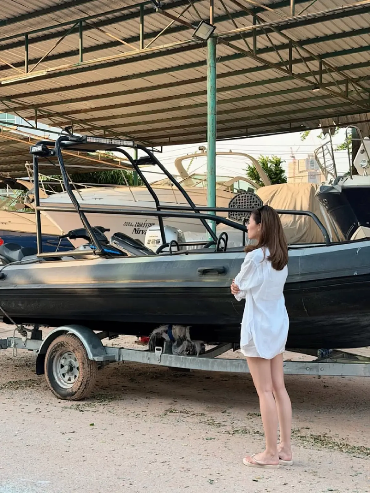 เพลง ชนม์ทิดา ร่วมเป็นกำลังเสริม ช่วยเหลือผู้ประสบภัยน้ำท่วม