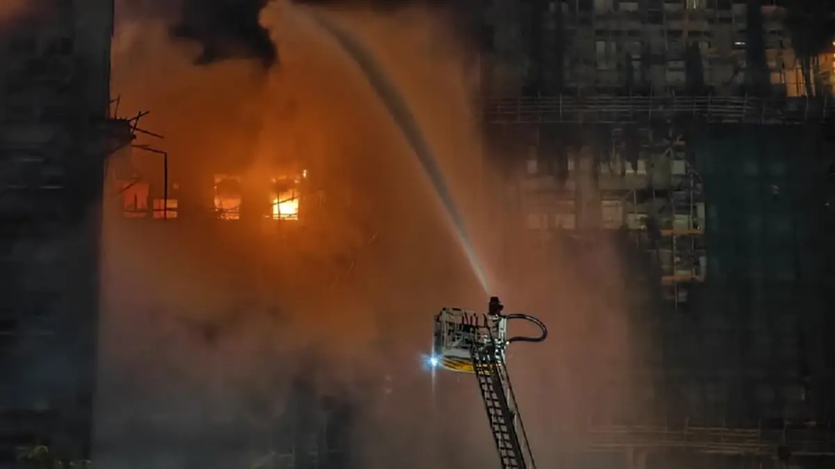 เศร้าสลด ยอดเสียชีวิตล่าสุด ไฟไหม้ฮ่องกง หลังลุกลามอย่างรุนแรง