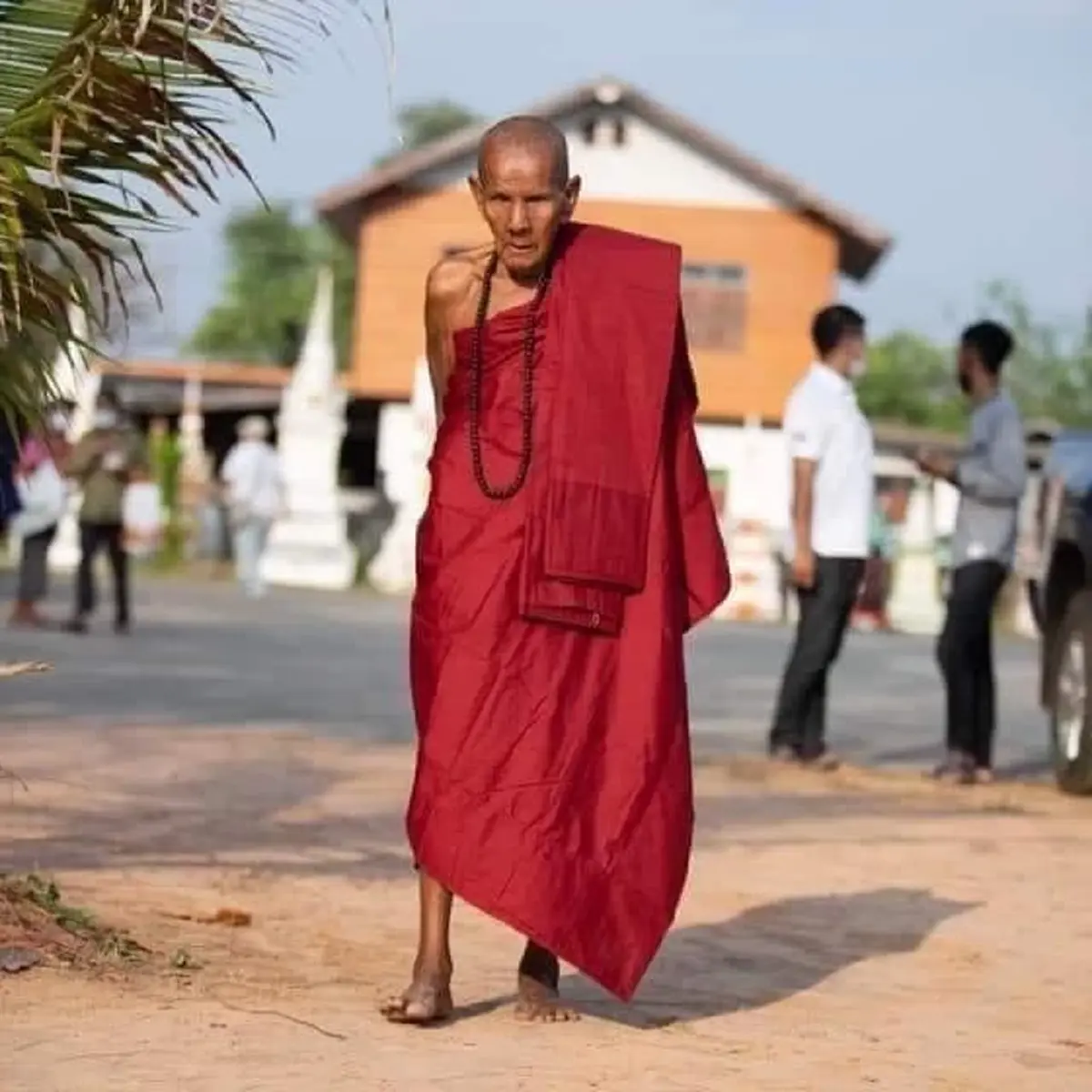 เปิดทะเบียนรถเคลื่อนร่าง "หลวงปู่ขำ เกสาโร" เกจิดังมหาสารคาม