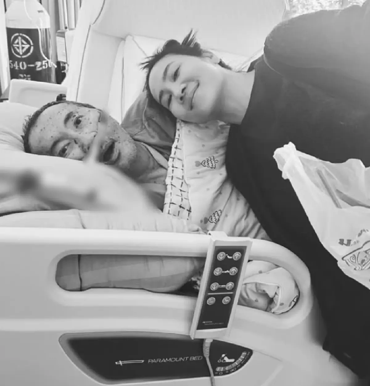 \"คุณหญิงแอร์\" เผยภาพจูบสุดท้าย ก่อนหม่อมเจ้าจุลเจิม บิดาสิ้นชีพิตักษัย