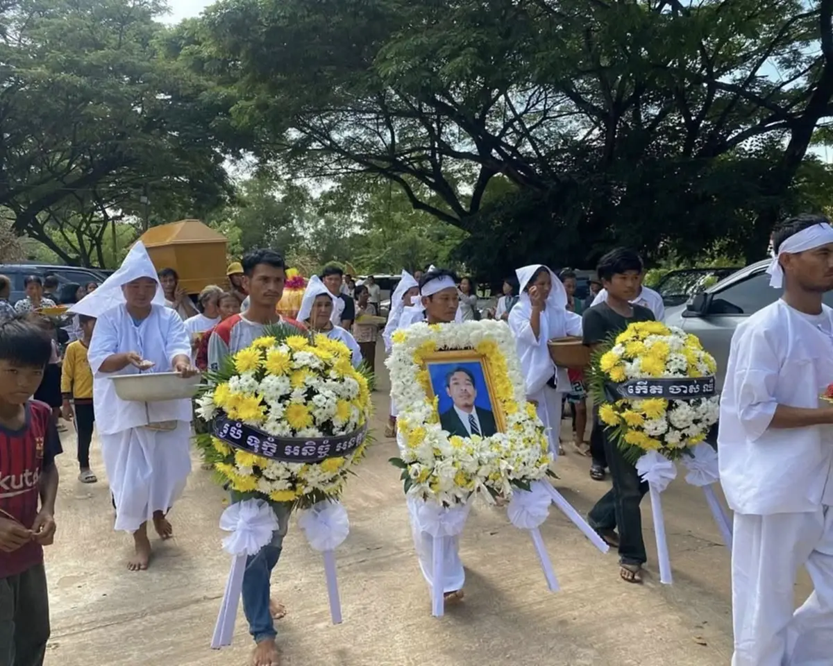 แฉพิรุธ "เขมรการละคร" ตั้งศพ 4 ชั่วโมงเผา เพจดังจี้ถามกลัวอะไร