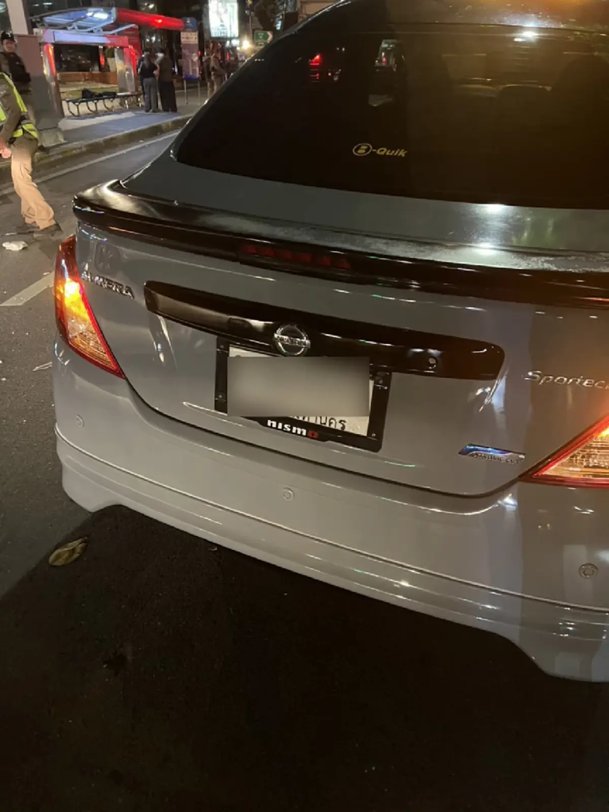 หนุ่ม 27 หันคุยเพื่อนเสี้ยววิ ซิ่งชนรถตร.คาด่าน จับเป่ารู้เรื่อง