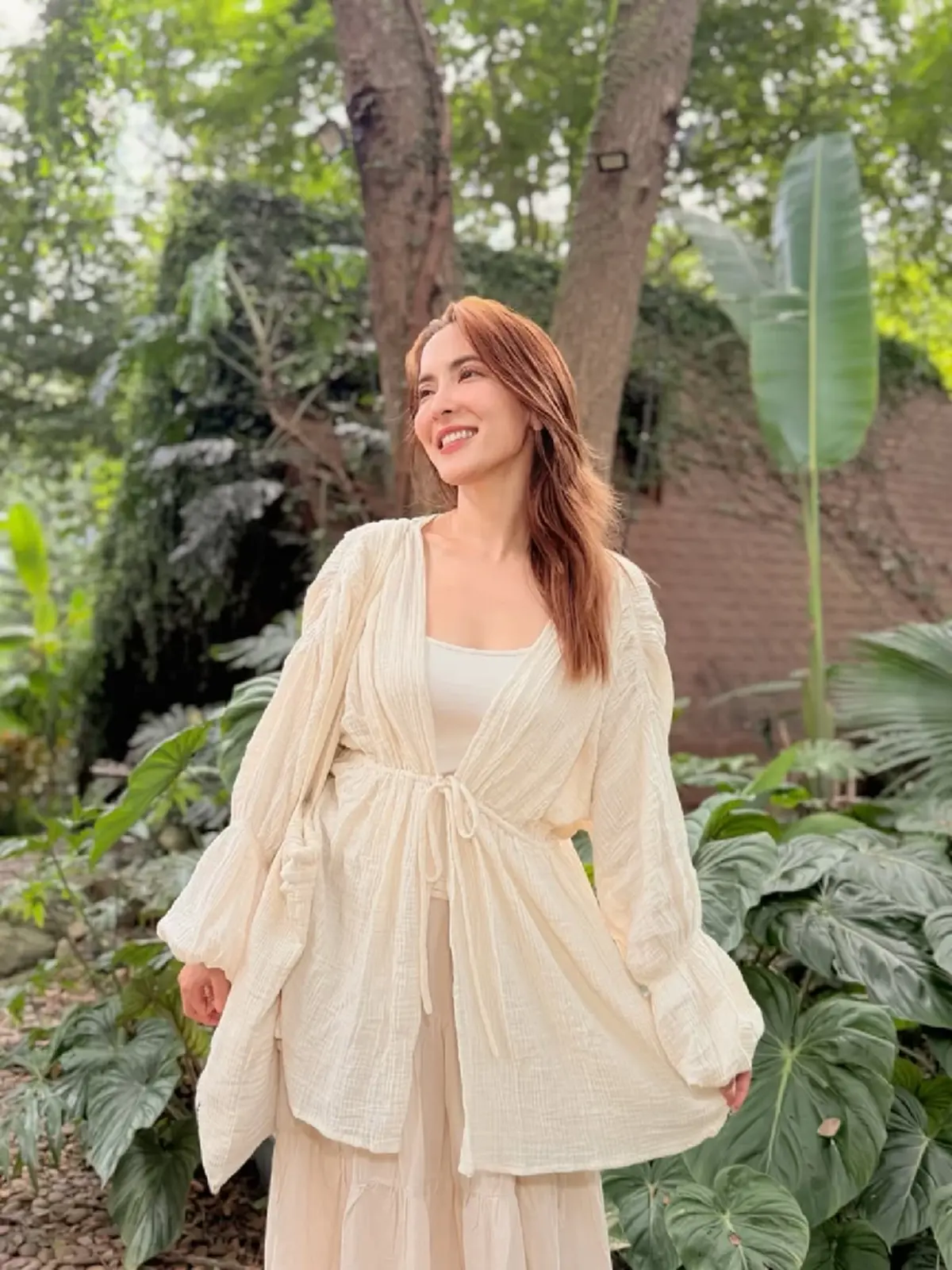  รอยยิ้มหวาน ๆ ของพิ้งกี้ สาวิกา กับแคปชันฮีลใจกลางธรรมชาติ