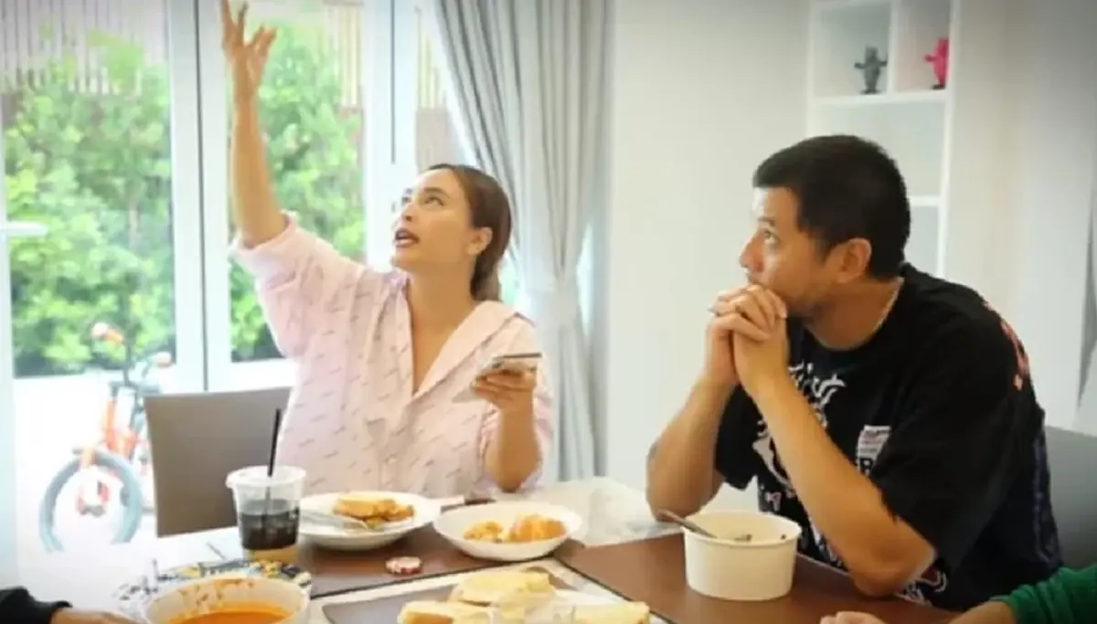 เปิดบ้าน \"นานา ไรบีนา - เวย์\" หรูหรามีสไตล์ ทำชั้นวางรองเท้าในห้องน้ำ