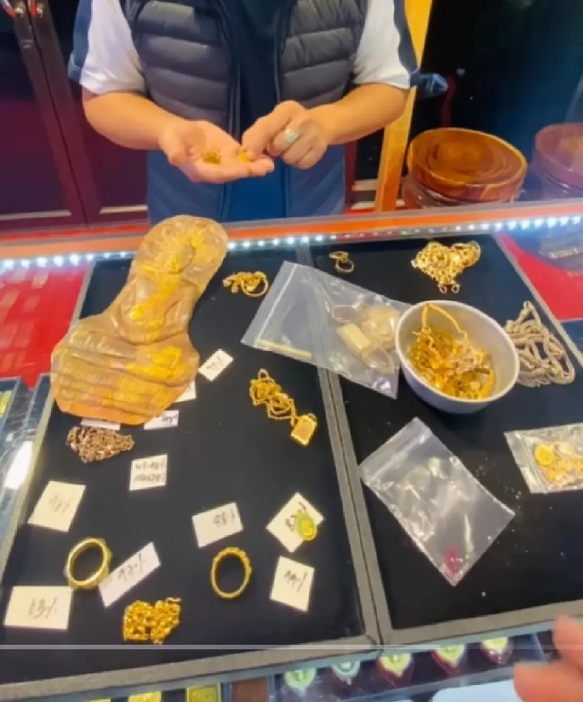 หนุ่มเมืองตรัง ช่วยซื้อพระเพื่อน ก่อนหอบมาขาย ลุ้นแท้ - ไม่แท้