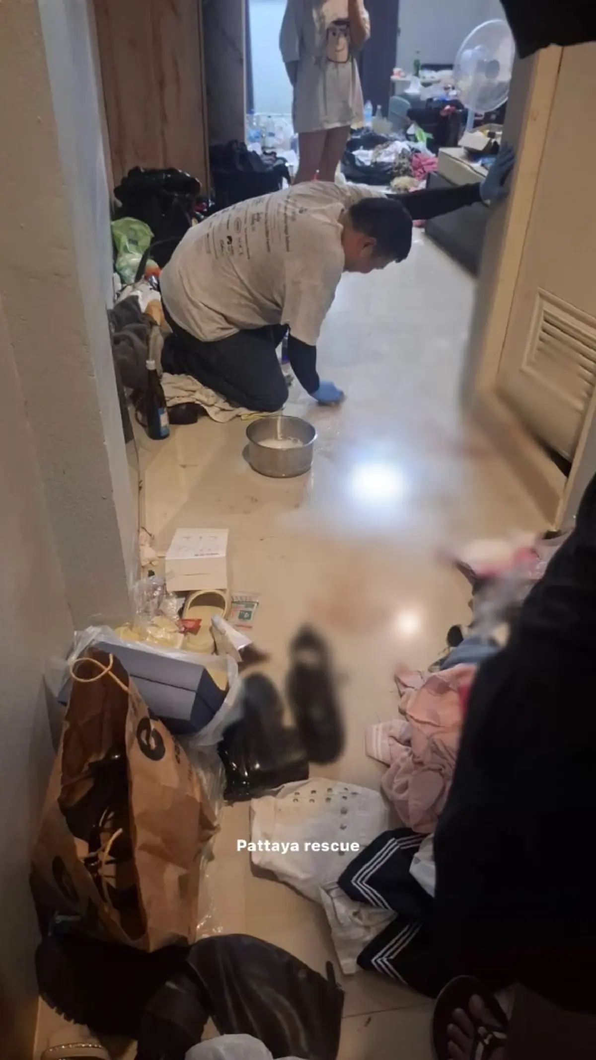 สลดใจ สาวงอนแฟนไม่จุ๊บ คว้ามีดปลิดชีพตัวเองดับคาห้อง