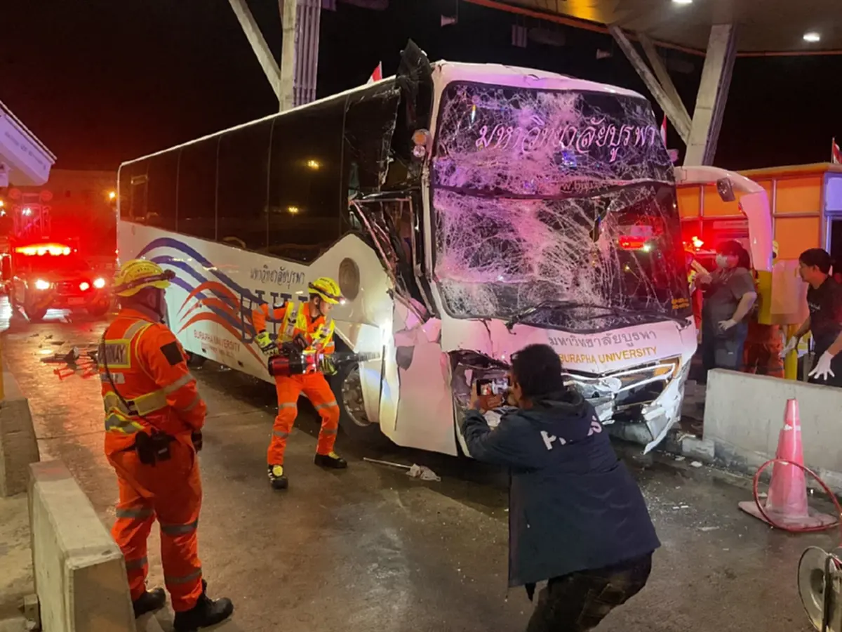 เปิดสาเหตุ รถบัสมหาลัยฯดัง ชนท้ายกัน ด่านมอเตอร์เวย์ เจ็บ 41 ดับ 1