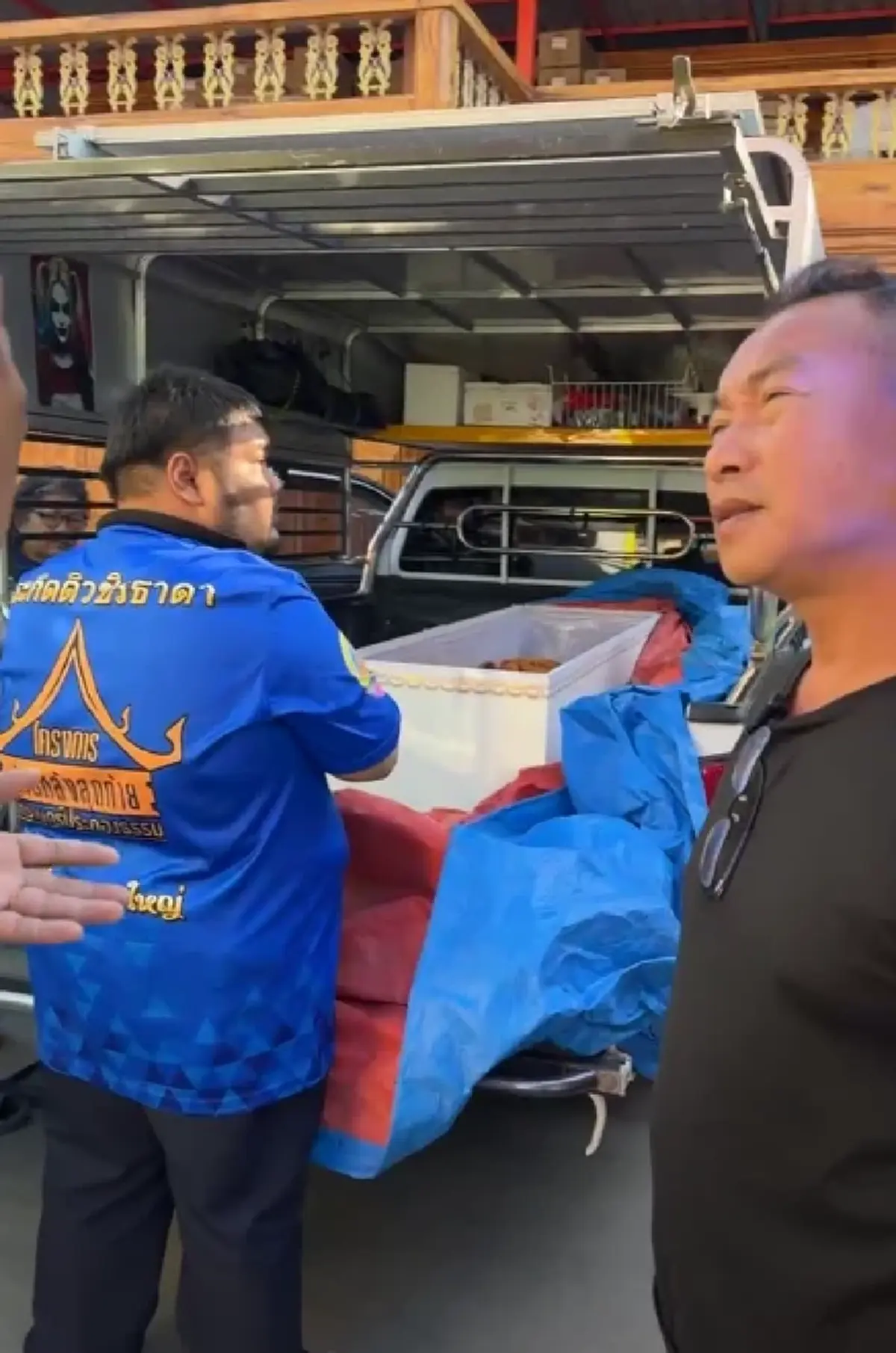 ตกใจทั้งวัด เปิดโลงเตรียมเผา เจอคุณยายฟื้นขึ้นมาขยับตัวได้