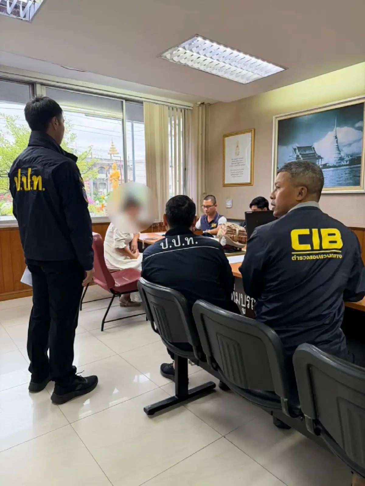 จับโป๊ะ สาวขนส่ง ทุจริตในหน้าที่ ตำรวจบุกรวบ สารภาพสิ้น 