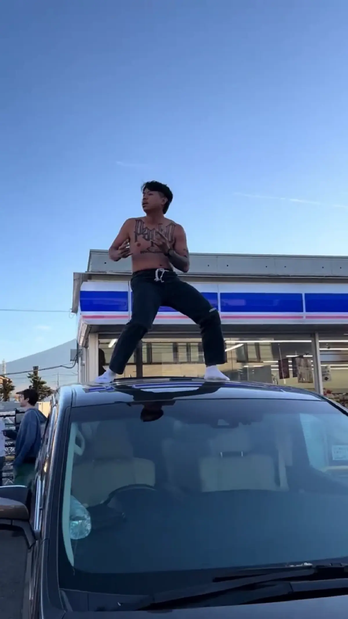 ยูทูปเบอร์ชื่อดัง เตือนแรง “แจ็กแปปโฮ” ปมดราม่าเต้นบนหลังคารถ