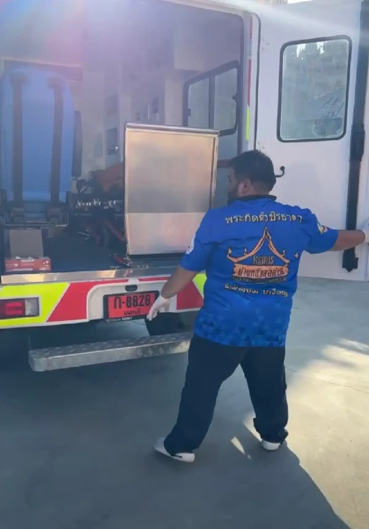 ตกใจทั้งวัด เปิดโลงเตรียมเผา เจอคุณยายฟื้นขึ้นมาขยับตัวได้