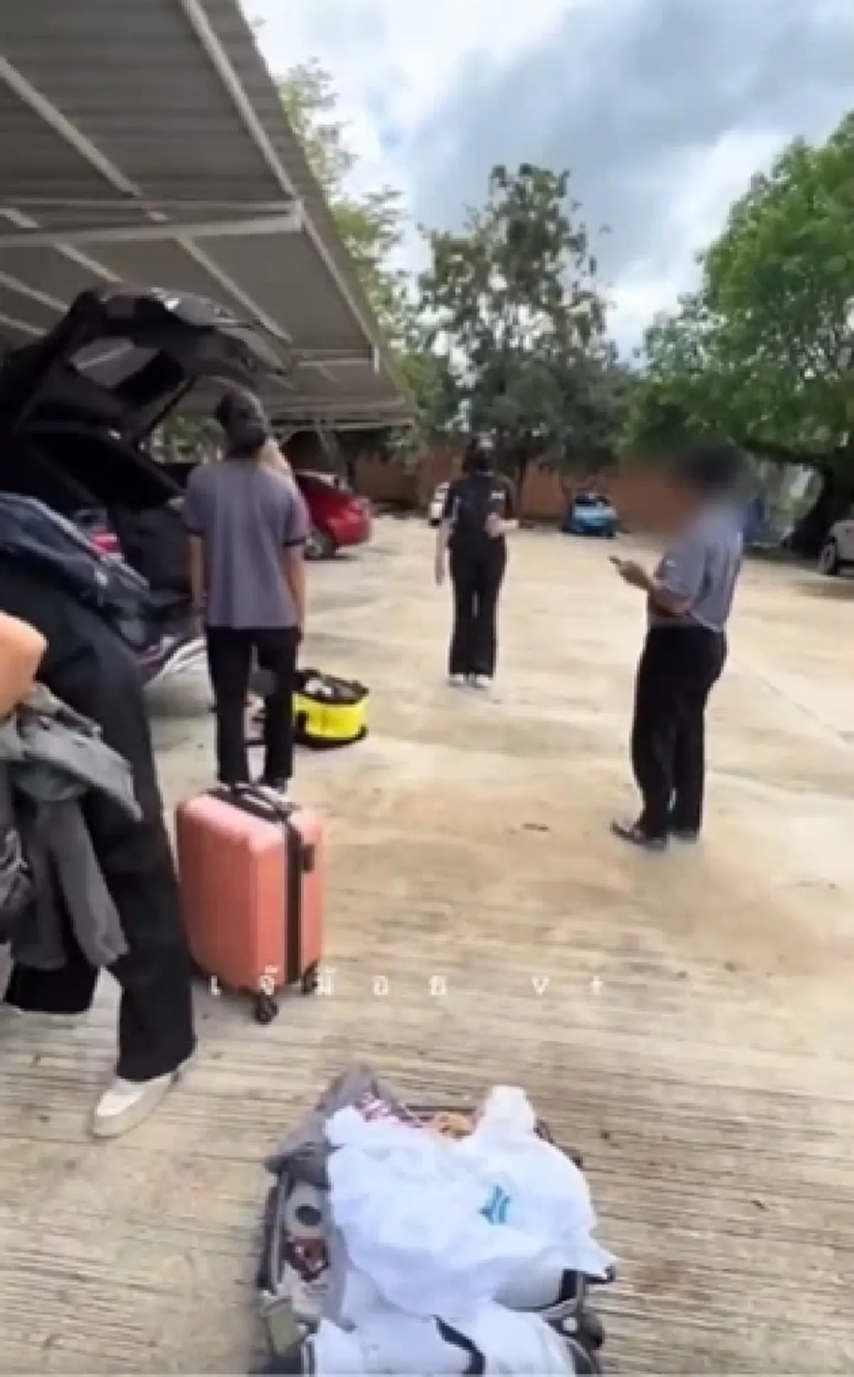 ดราม่า โรงแรมดังหาว่าลูกค้าขโมยไดร์ ค้นกระเป๋าโชว์ของส่วนตัว