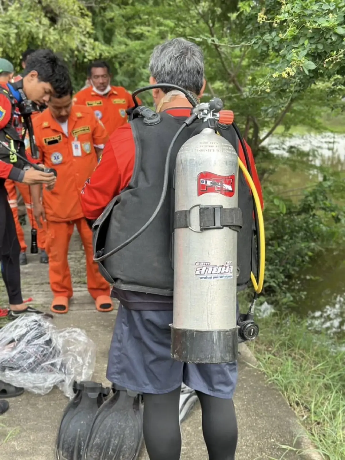 พบแล้ว หญิงจมน้ำหาย ขนลุกหายไปคนเดียว แต่กู้ภัยงมเจอ 2 ร่าง