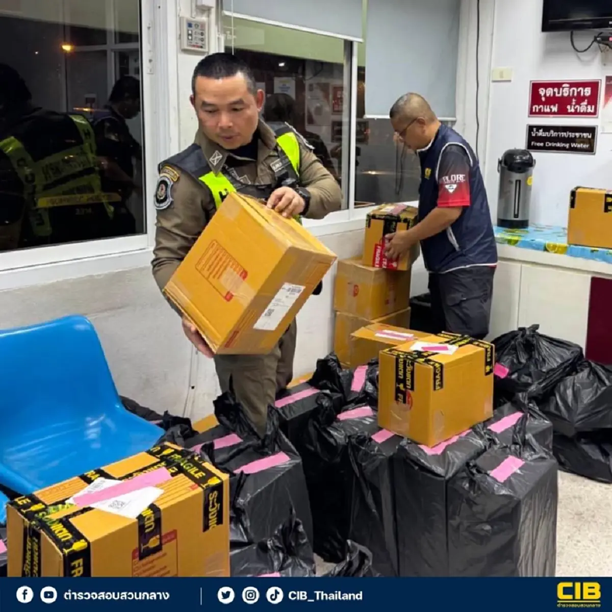 CIB สกัดขบวนการขนบุหรี่เถื่อน ยึดของกลาง 200 กล่อง กว่า 7,330 ซอง