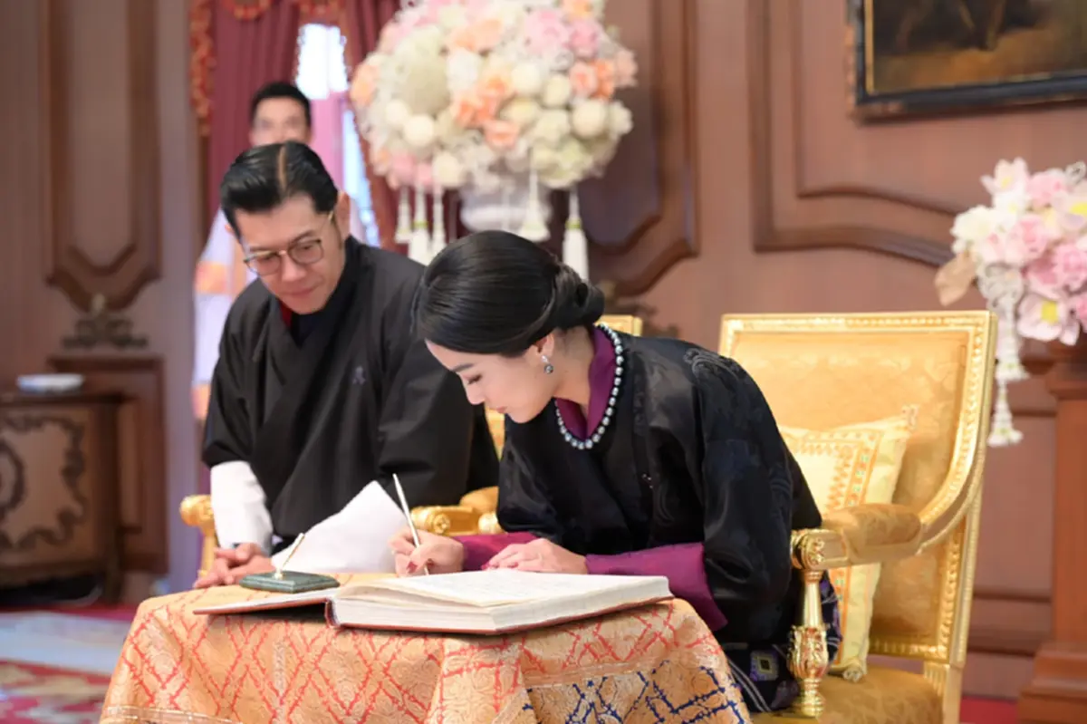 จุฬาฯ ทูลเกล้าฯ ถวายปริญญาดุษฎีบัณฑิตฯ แด่กษัตริย์–ราชินีภูฏาน