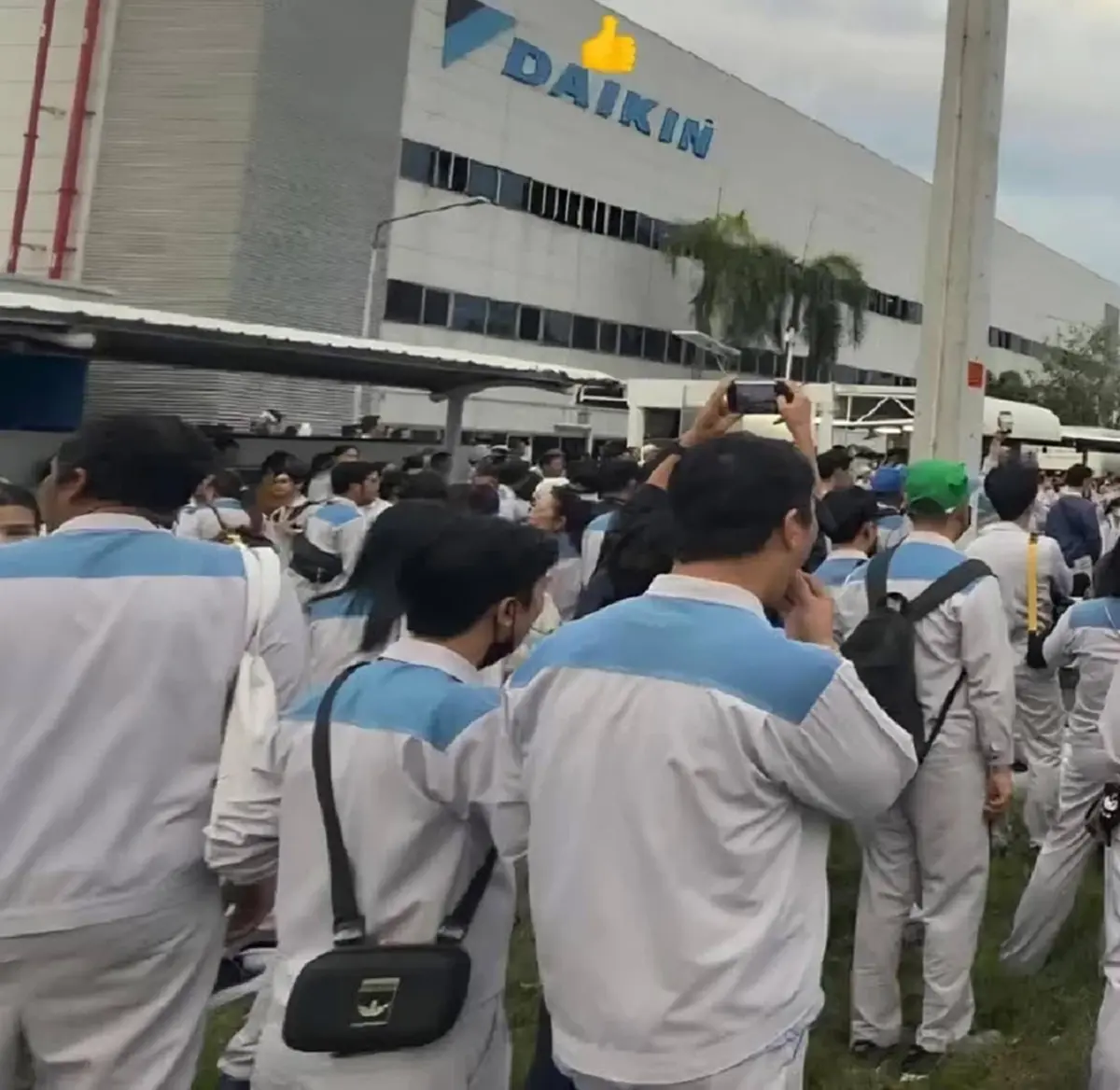 ไดกิ้นยอมจ่ายโบนัสตามข้อเรียกร้อง เปลี่ยนให้ทองเป็นเงิน ข้อตกลงมีอายุ 1 ปี