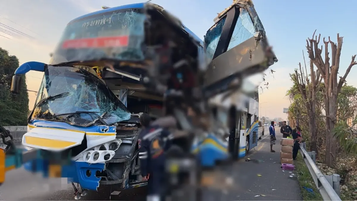 รถทัวร์โดยสาร ชนท้ายรถบรรทุก 10 ล้อ ผู้โดยสารได้รับบาดเจ็บเพียบ