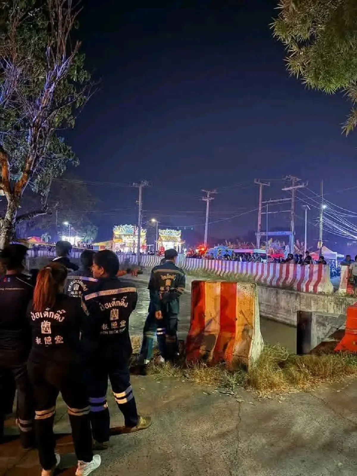 กระบะเสียหลักตกคลอง 13 ชีวิตจมน้ำ รอด 7 สูญหาย 6 ราย พร้อมเผยสาเหตุ