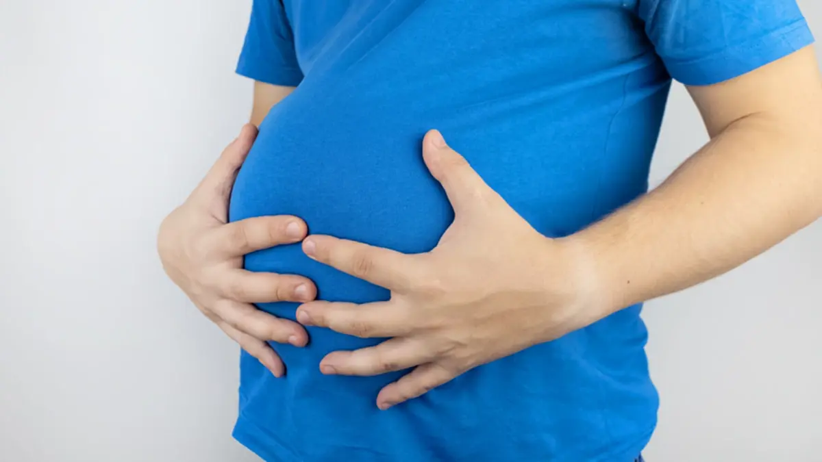 รู้หรือไม่? 5 พฤติกรรมระหว่างวัน ตัวการทำท้องป่องโดยไม่รู้ตัว