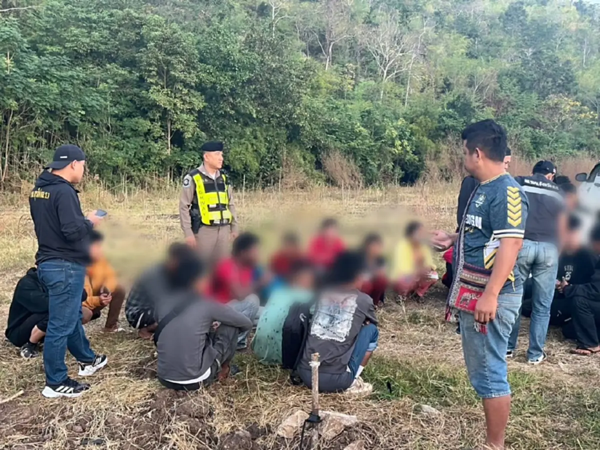 ไล่ล่าระทึก 40 กม. สกัดรถขนแรงงานต่างด้าว มุดไร่อ้อยหนี จับยกคัน