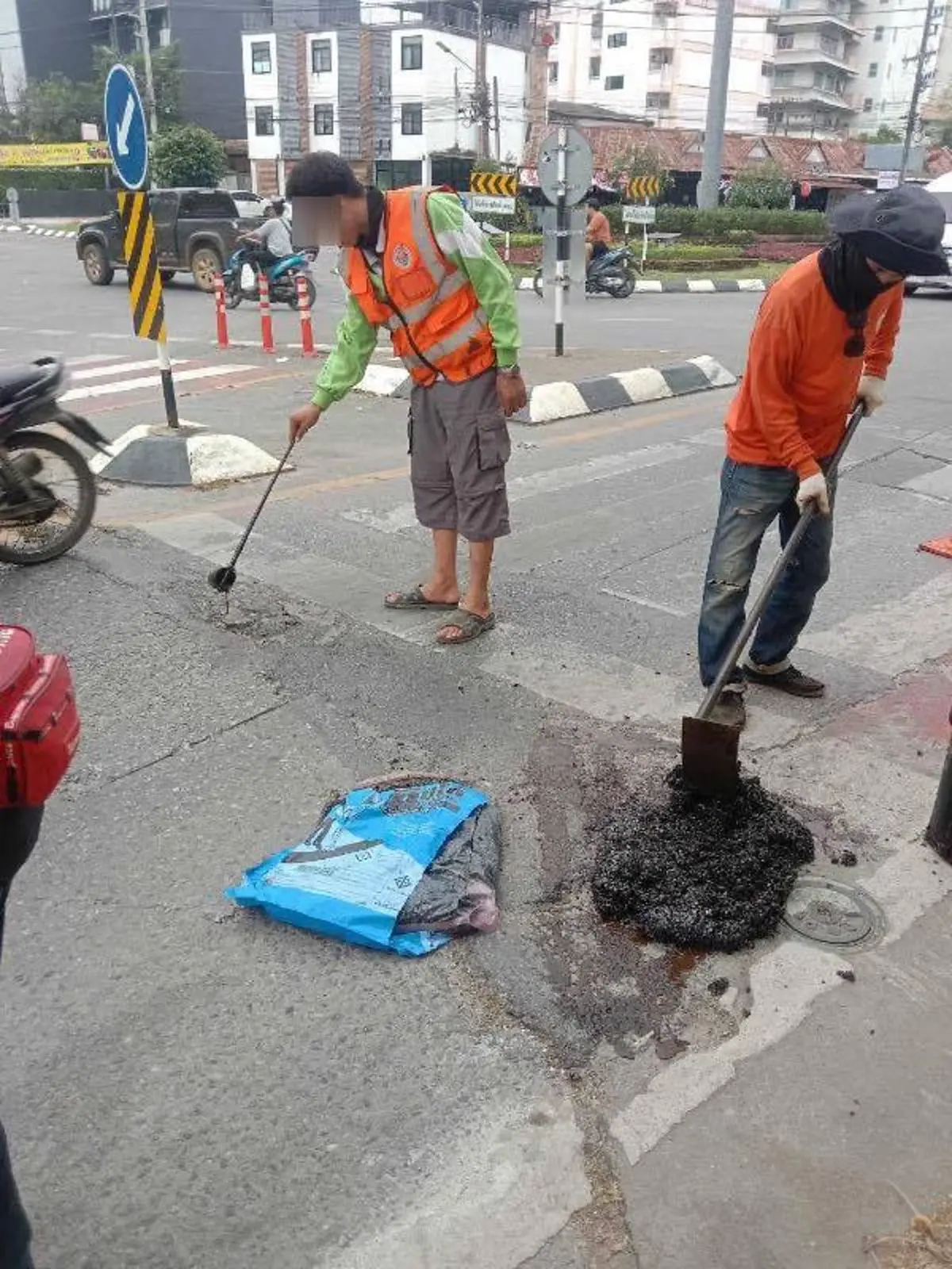 หนุ่มกุมขมับ แจ้งซ่อมถนน เห็นผลงานเทศบาลถึงกับพูดไม่ออก