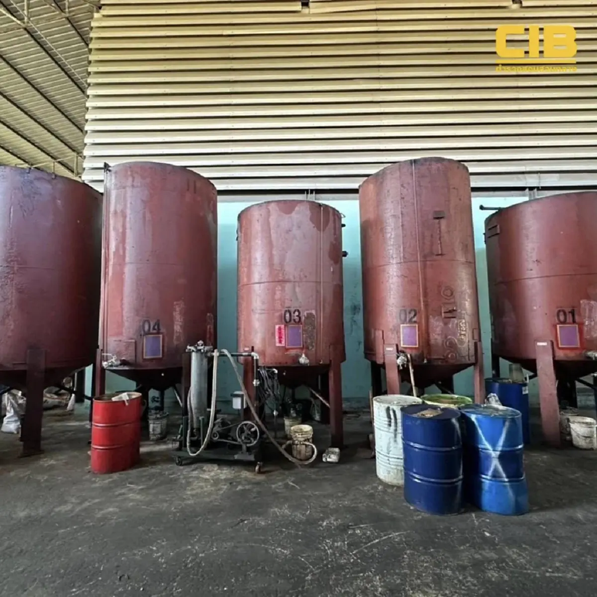 ขยายผลทลายแหล่งรีไซเคิลน้ำมันเครื่องเถื่อน ยึดกว่า 697,200 ลิตร