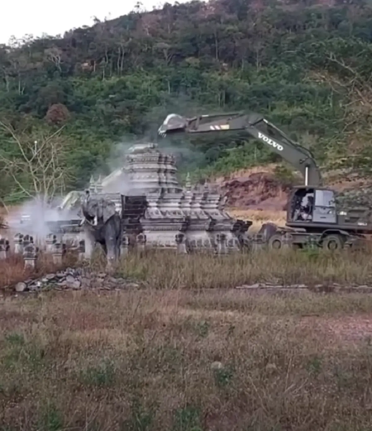 อินเดียเดือด ไทยรื้อรูปปั้นเทพเจ้า พื้นที่พิพาท ชี้ทำร้ายศรัทธาโลก