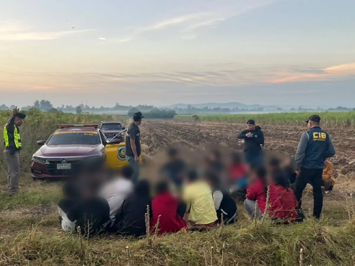 ไล่ล่าระทึก 40 กม. สกัดรถขนแรงงานต่างด้าว มุดไร่อ้อยหนี จับยกคัน