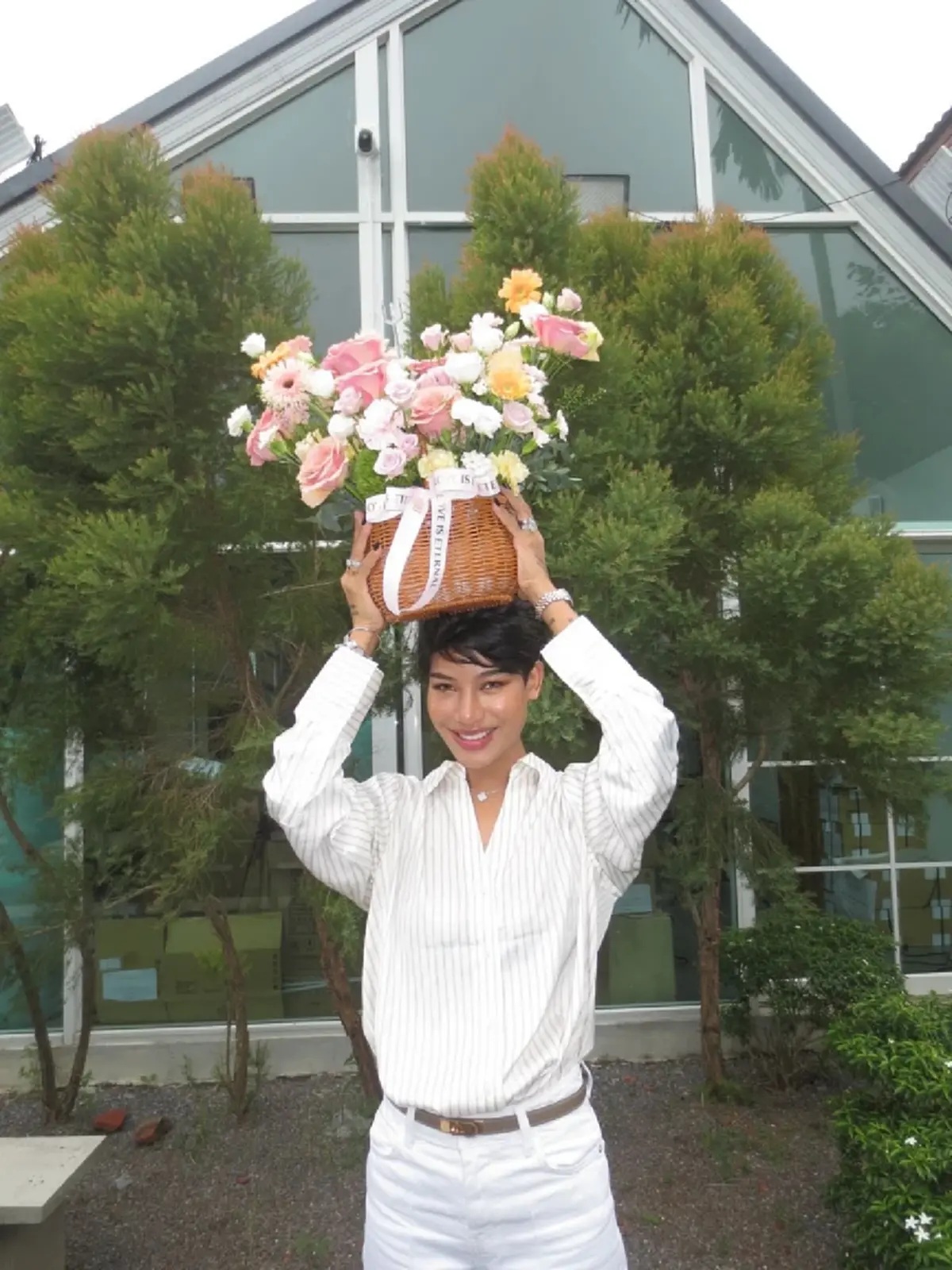 นางงามดัง แค้นอดีตสามี หลอกให้ภูมิใจ สวมแหวนแต่งงานปลอมมาเป็นปี