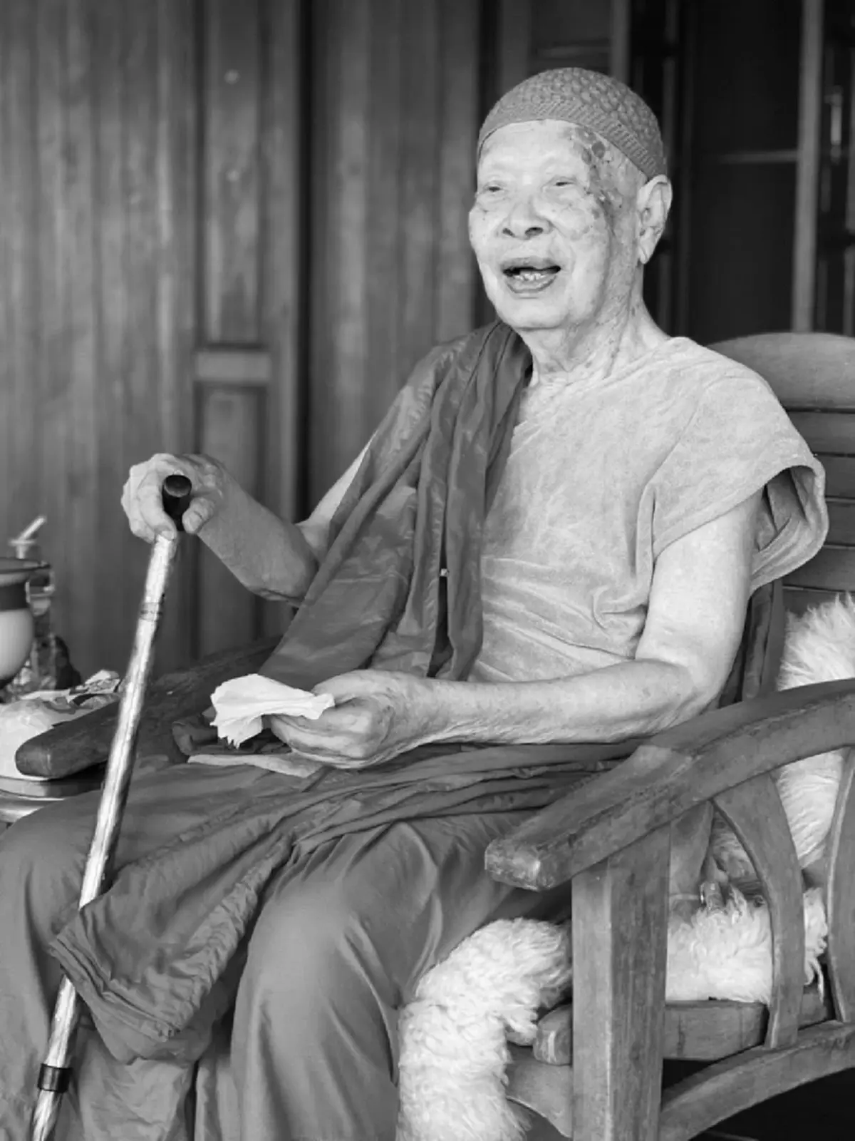 สิ้นพระเกจิดังนครปฐม หลวงปู่แผ้ว ปวโร มรณภาพ สิริอายุมงคล