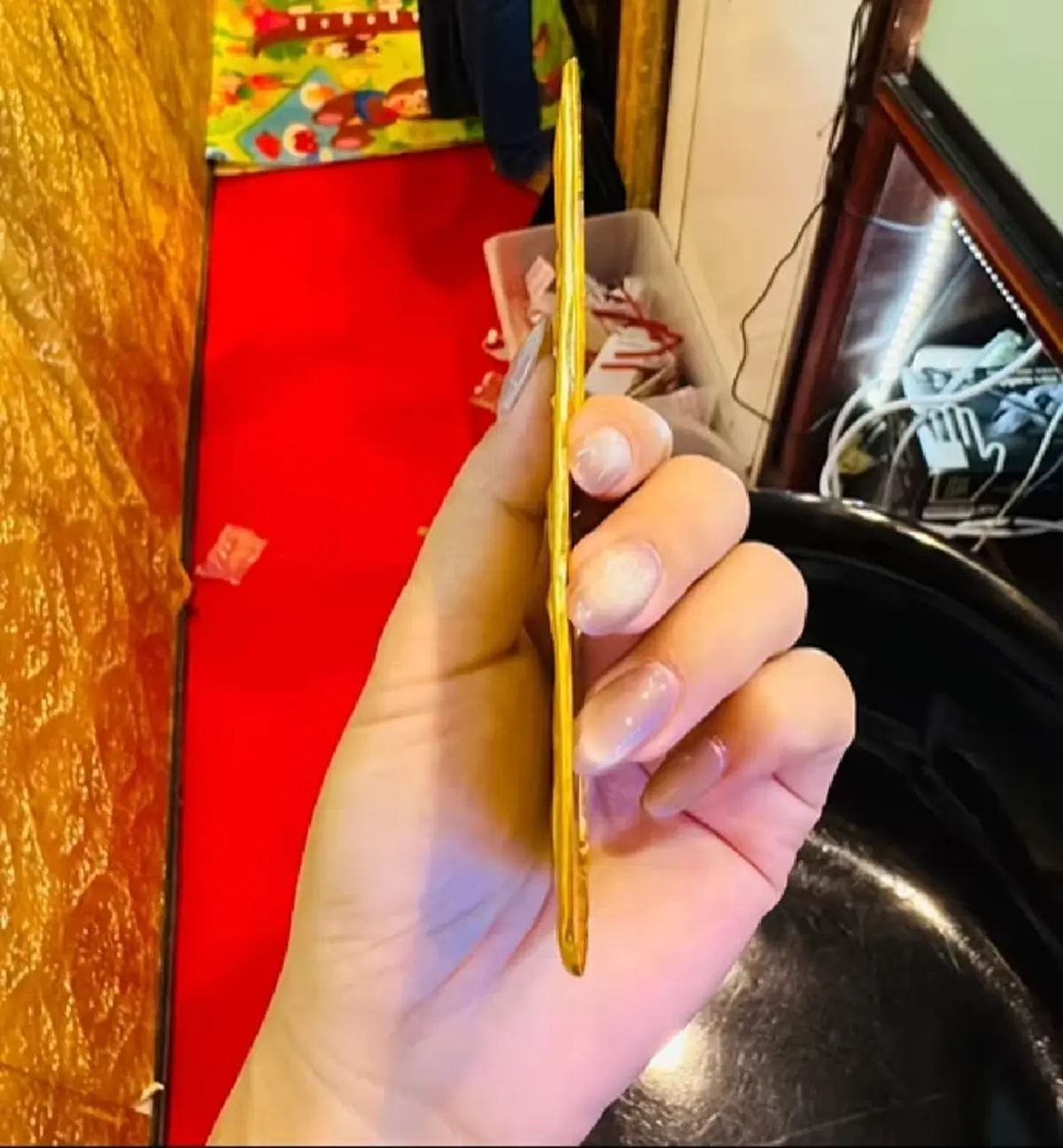 ลูกค้าชิงโชคได้เคสทองคำ แต่ให้ใครดูก็ว่าปลอม จน นะโม หลอมให้ดู