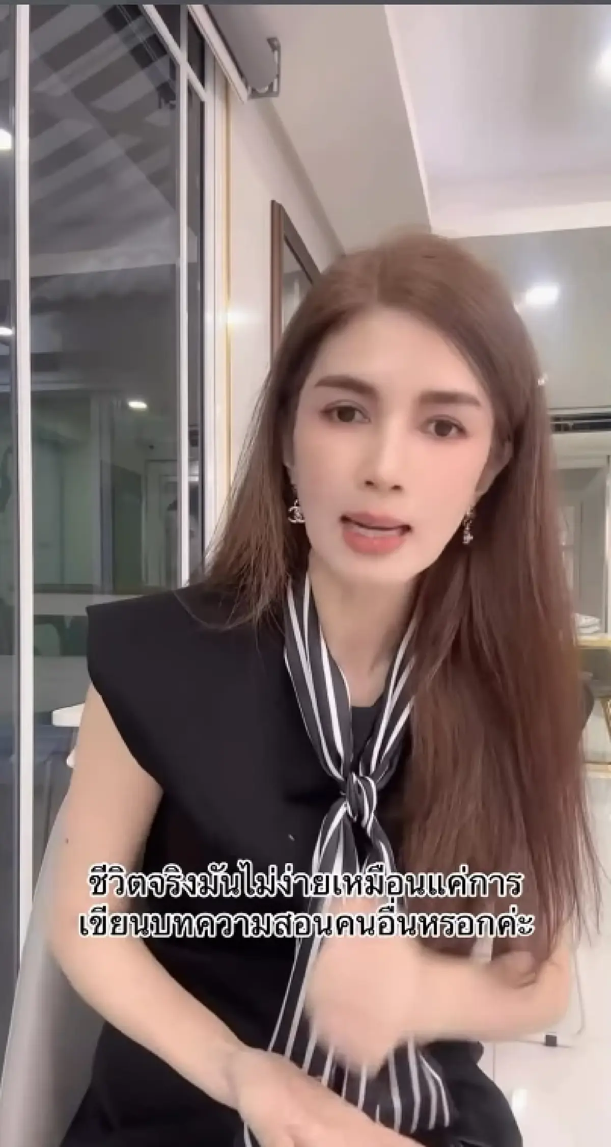 ม้วนเดียวจบ สรุปดราม่าคลิป แม่โบว์ สอนลูก นักวิชาการวิจารณ์เดือด