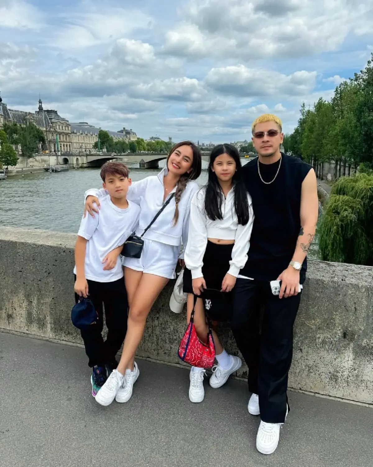 นานา ไรบีนา เคลียร์กลางไลฟ์! ยันไม่ได้จ่ายค่าเทอมลูกล่วงหน้า 