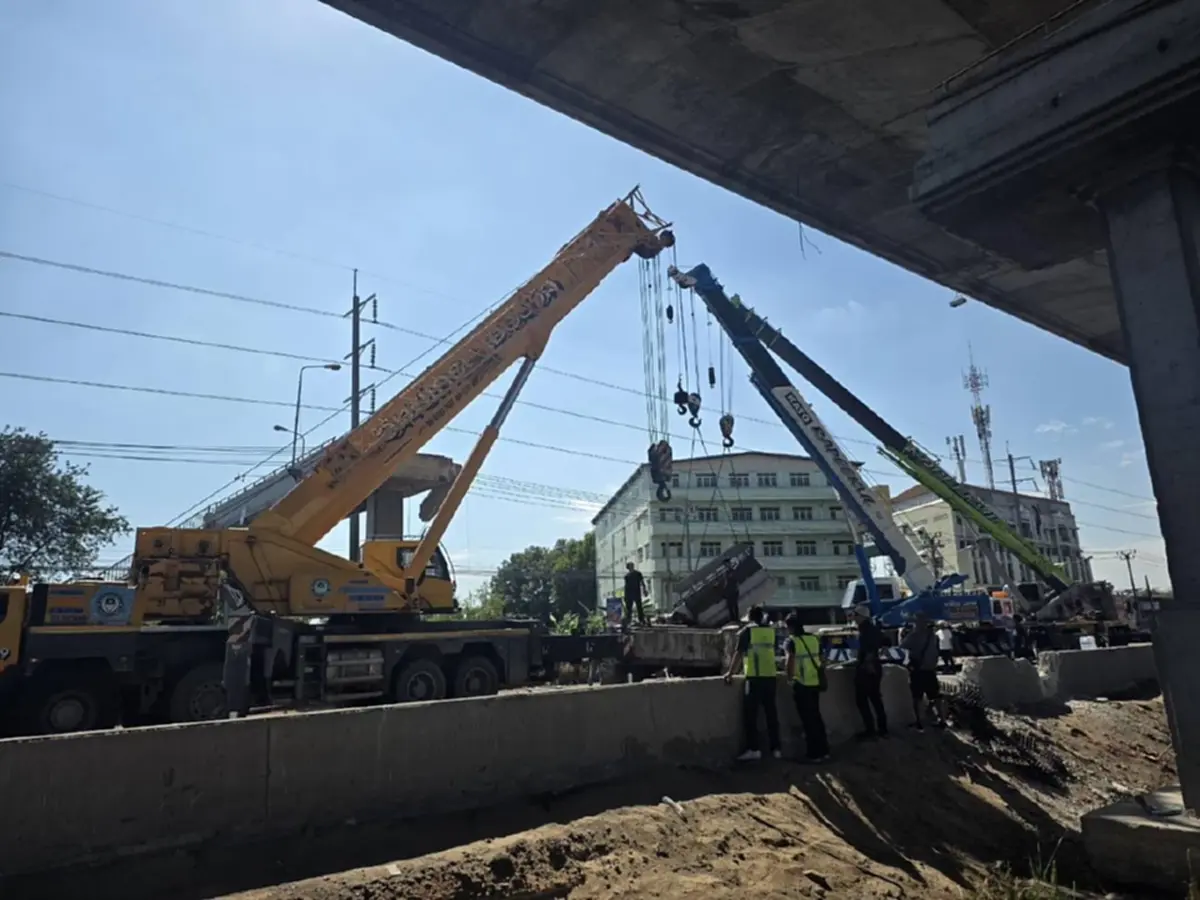 รายชื่อผู้เสียชีวิต-บาดเจ็บ เหตุรถพ่วงยกดัมพ์ ชนสะพานลอยถล่ม