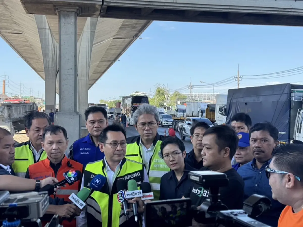 อายัดตัว คนขับรถบรรทุก ดำเนินคดี ดัมพ์ค้างชนสะพานลอยถล่ม