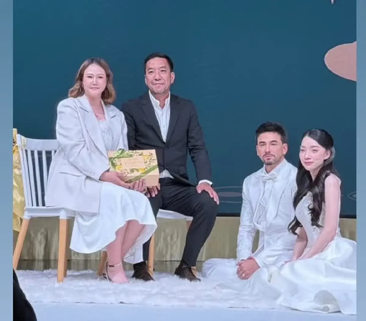  “แอนดรูว์ กรเศก” น้ำตาคลอ เข้าพิธีวิวาห์เรียบง่ายกับแฟนสาว