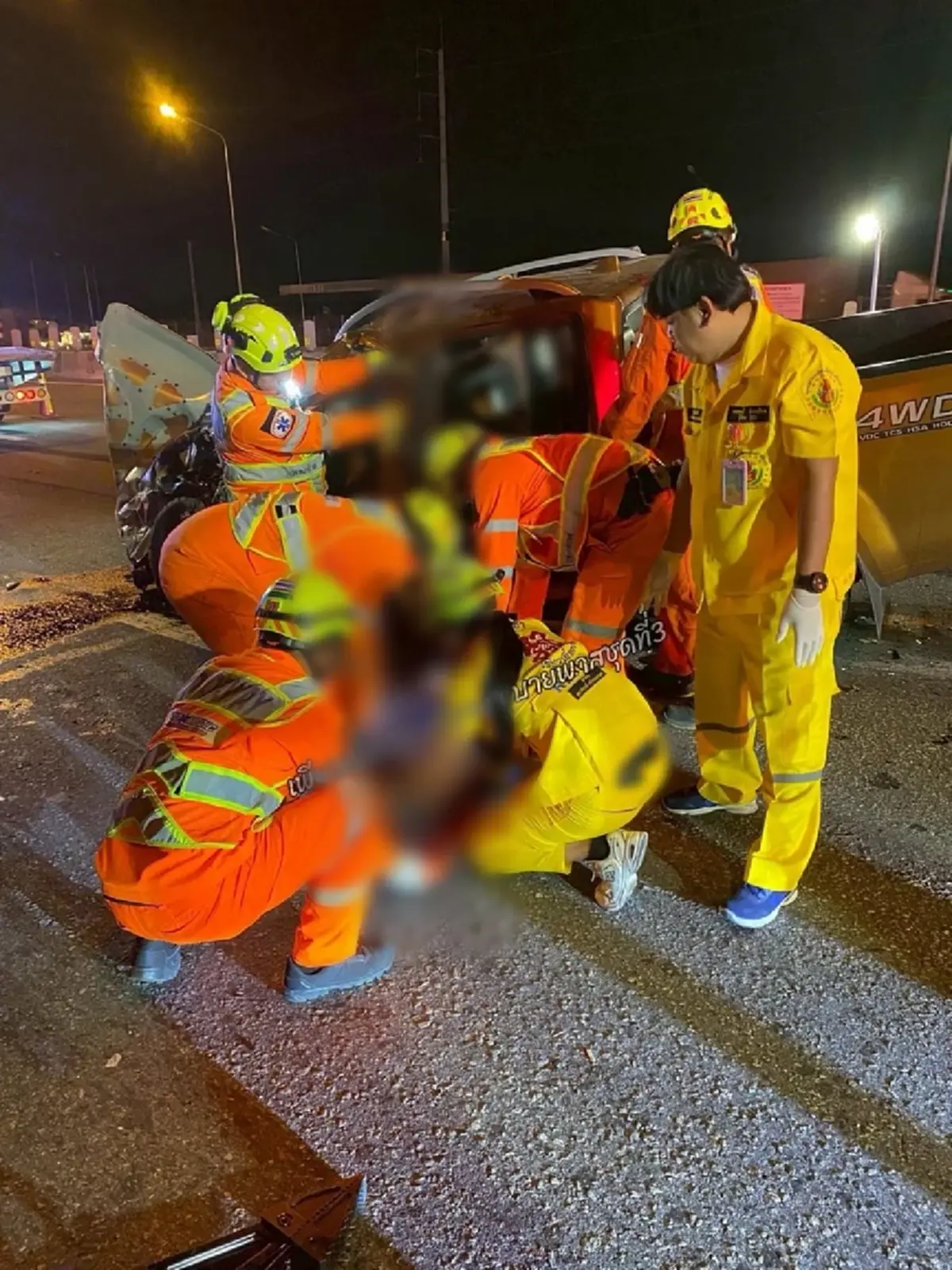 สลดกระบะ เสยท้ายรถพ่วง 18 ล้อ ดับ 4 สาหัส 1 ราย เผยสาเหตุเศร้า