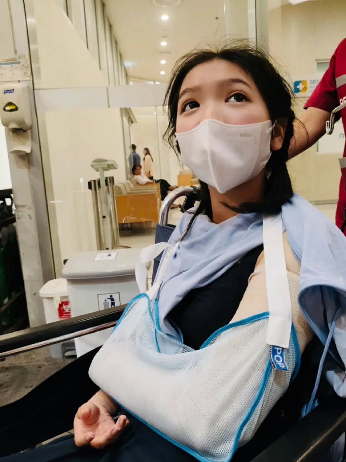 นาทีใจหาย น้องอินเตอร์ ล้มในคลาสเต้นไม่คาดคิด แขนหักต้องผ่าตัด