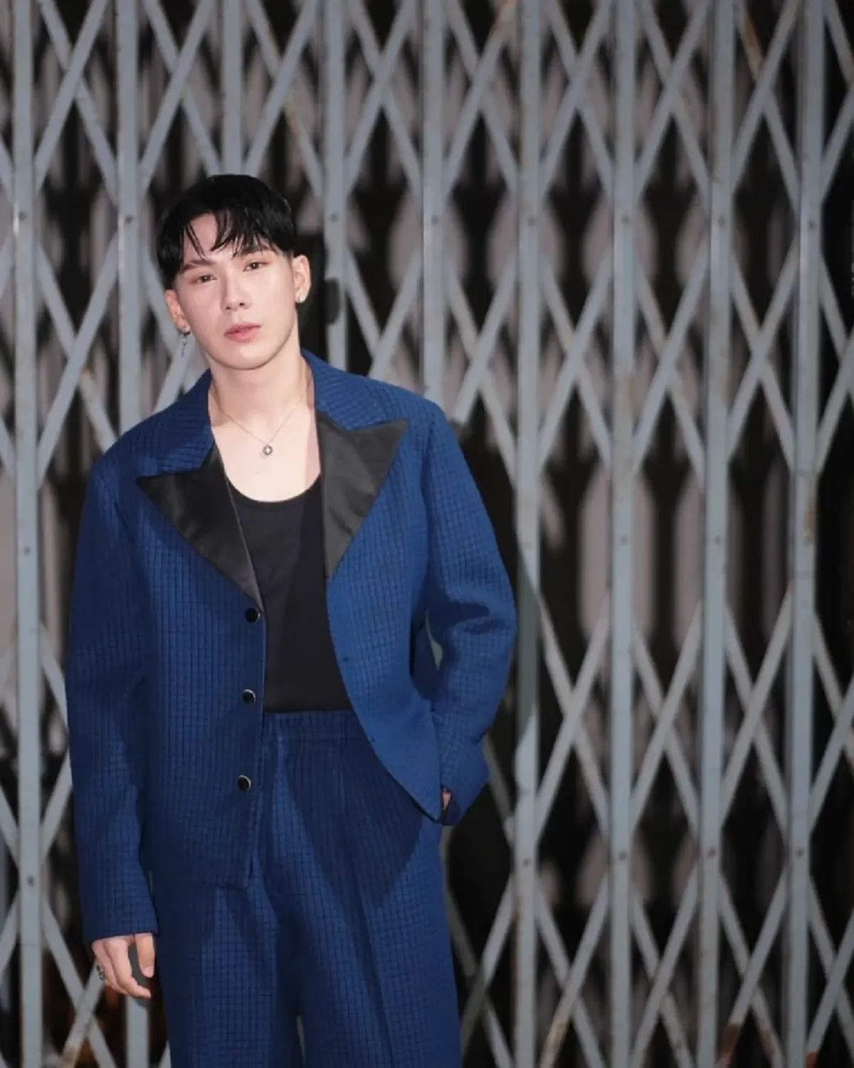 จำแทบไม่ได้! นักร้องดัง แต่งหญิงเทียบ “เจนิส” สวยจนโซเชียลตะลึง