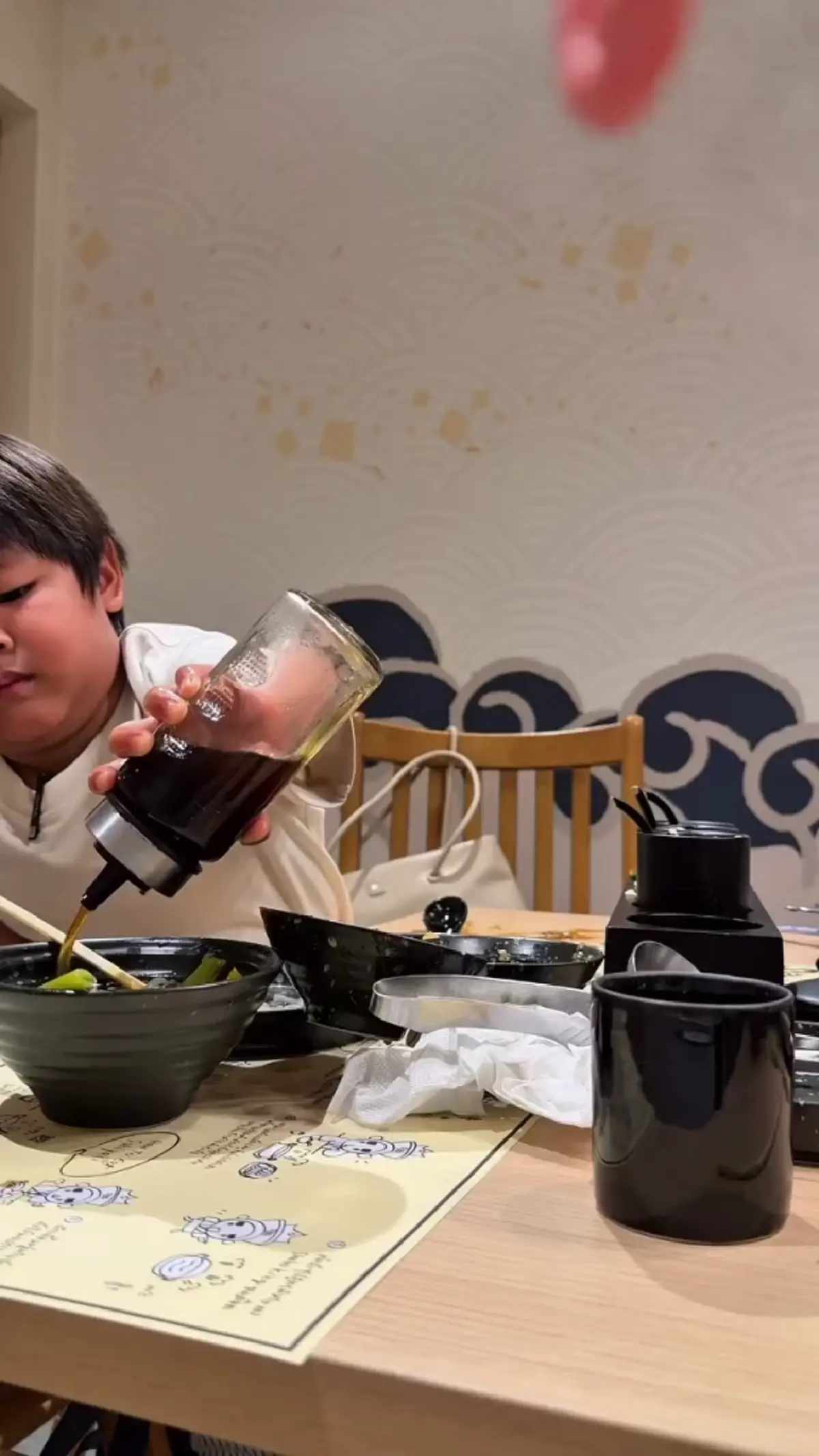 “น้ำชา ชีรณัฐ” เคลียร์ดราม่า ลูกเล่นซอสเละเทะกลางร้านอาหาร