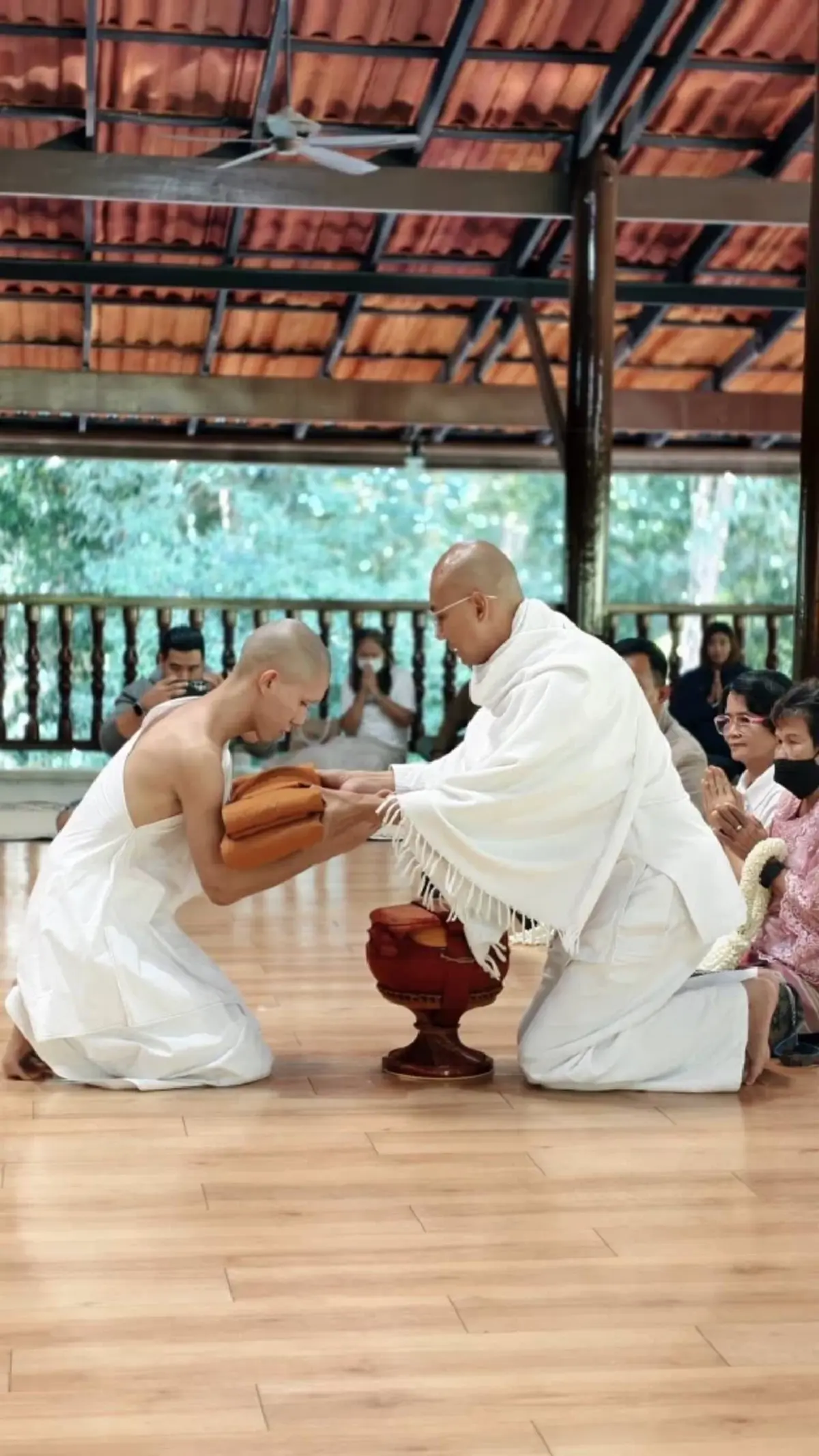 รู้แล้วสาเหตุ "อ.เบียร์" วืดบวช เลยรับเป็นเจ้าภาพให้ลูกศิษย์แทน