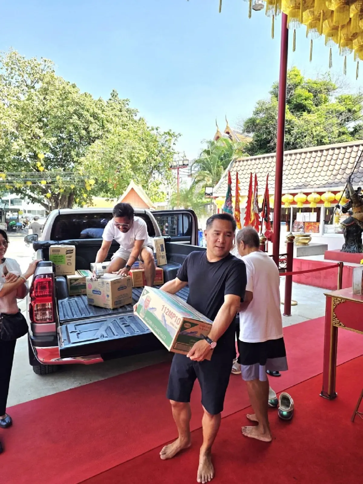 เฮลั่น เหล่าซือใหญ่ ถูกรางวัล 10 ใบ มอบเงินช่วยเหลือหาดใหญ่