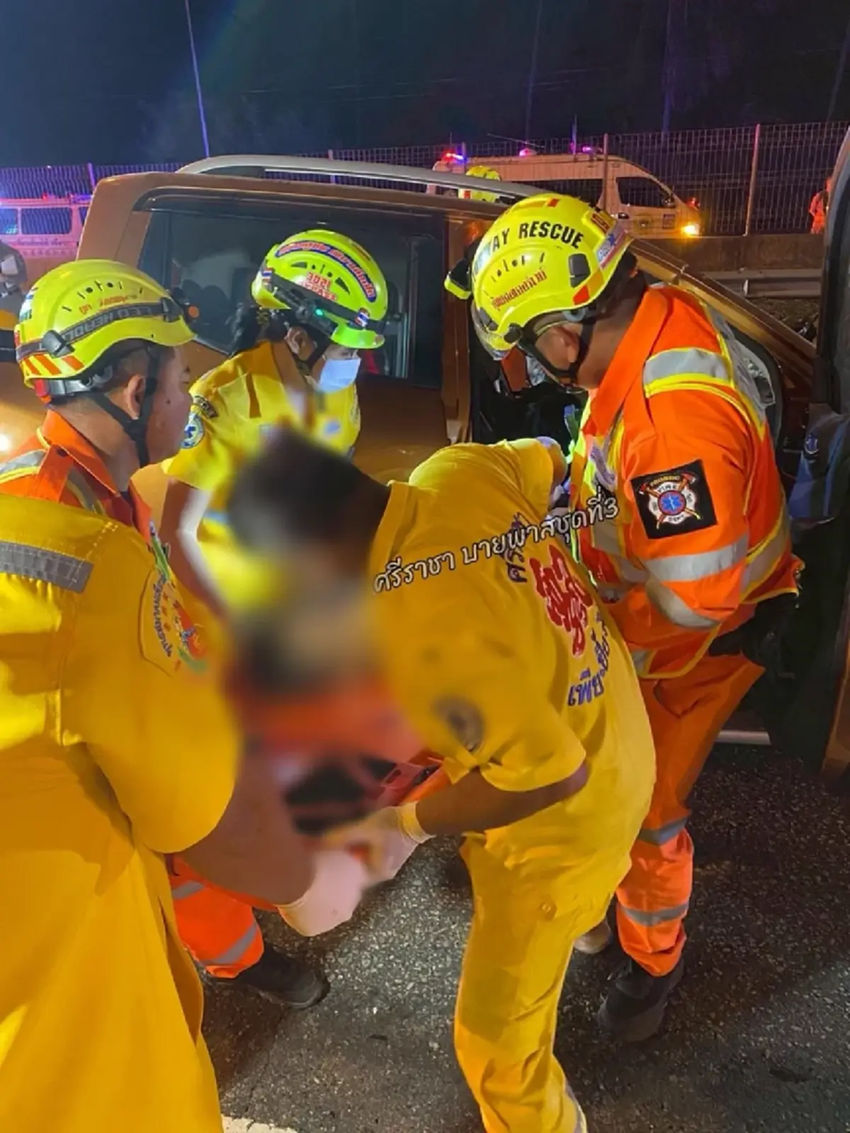 สลดกระบะ เสยท้ายรถพ่วง 18 ล้อ ดับ 4 สาหัส 1 ราย เผยสาเหตุเศร้า